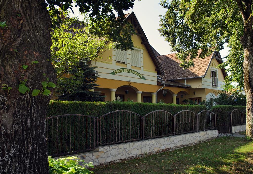Hotel Denis Panzio Es Etterem Lenti Exterior foto